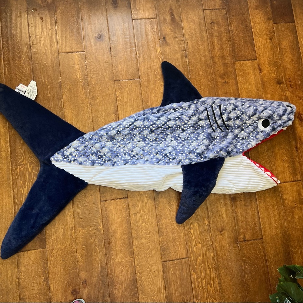 Tommy Bahama Shark Snuggle Tail - Picture 12 of 12